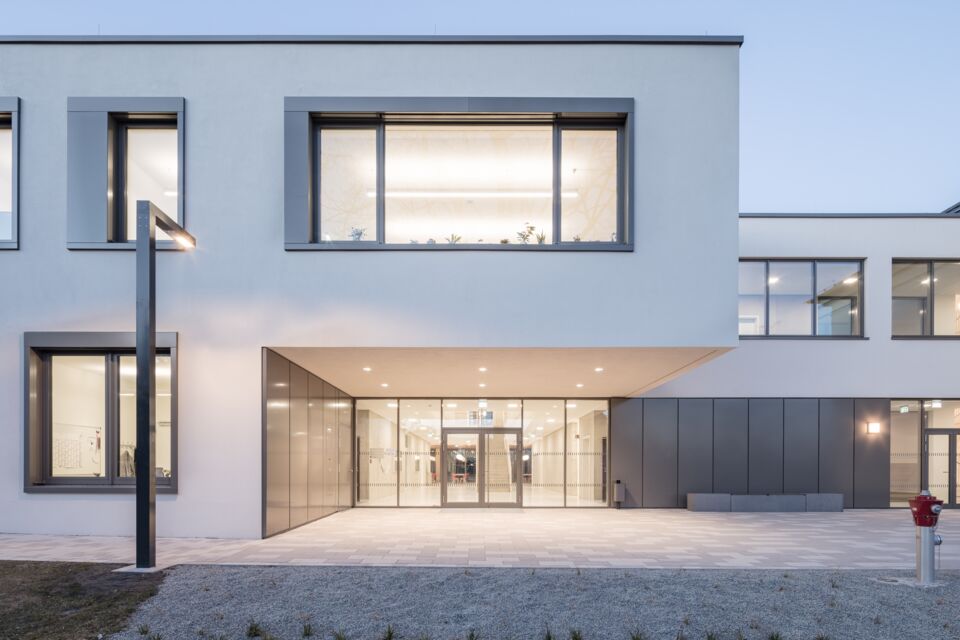 Questenberg Grundschule - Eingang - Meißen - RiegerArchitektur